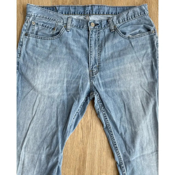 Levi’s 559 Men's Relaxed Straight Leg Light Wash Classic Denim Jeans 36x32 - Picture 3 of 11